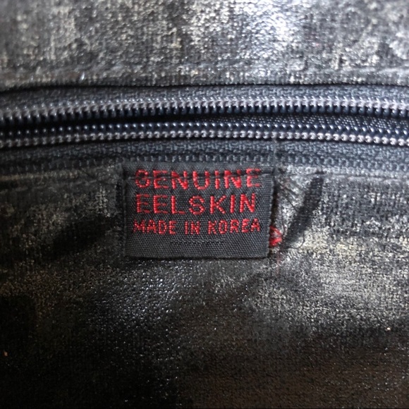 Vintage genuine eel skin shoulder bag purse with bow detail in black. - Picture 7 of 8